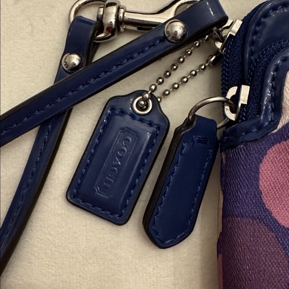 EUC! Coach Polka Dot Bow Wristlet - Picture 3 of 11